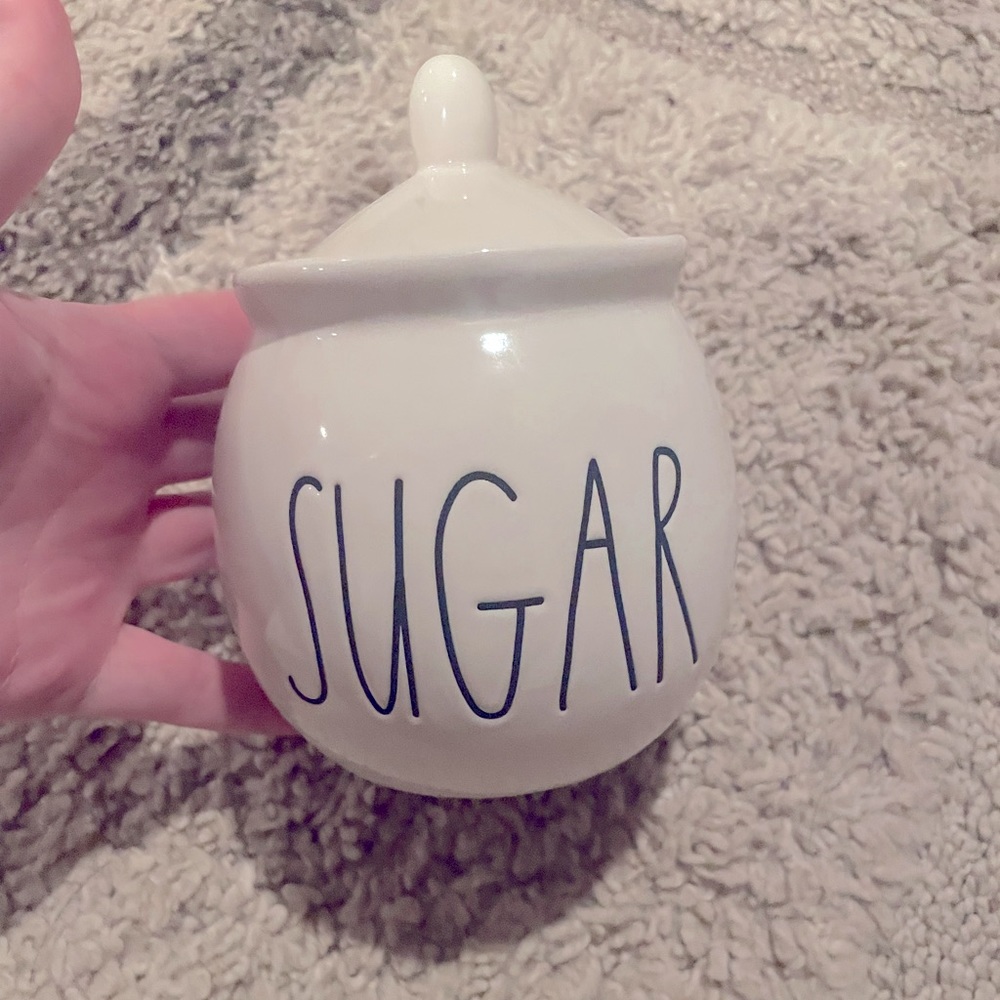 Small Rae Dunn sugar. Great condition.